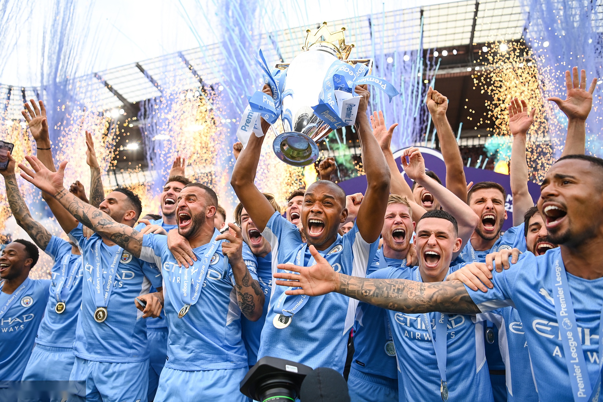 表现令人瞩 表现令人瞩